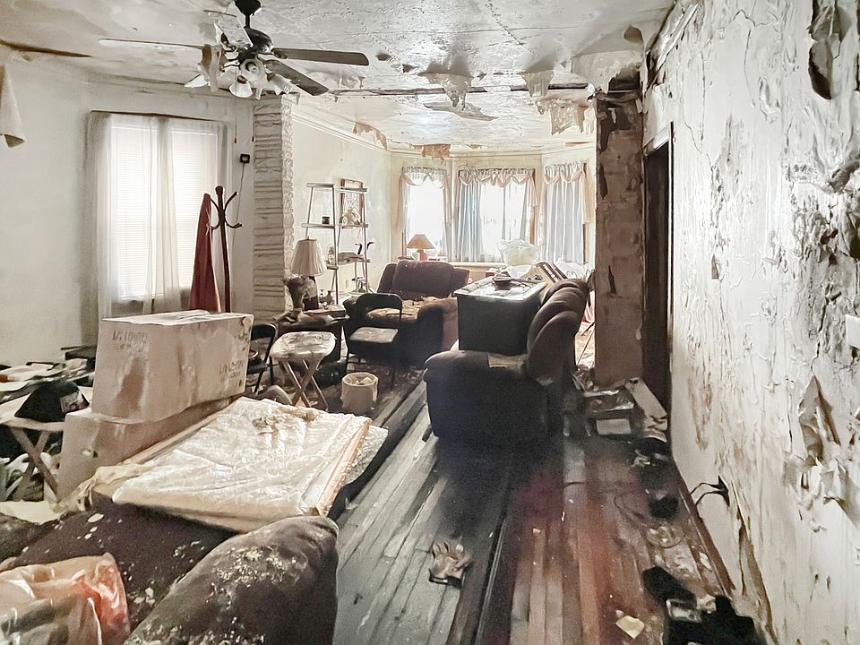 2nd image of 923 N Drake Ave