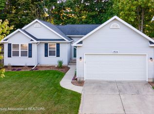 1924 Remsing Dr, Lansing, MI 48911