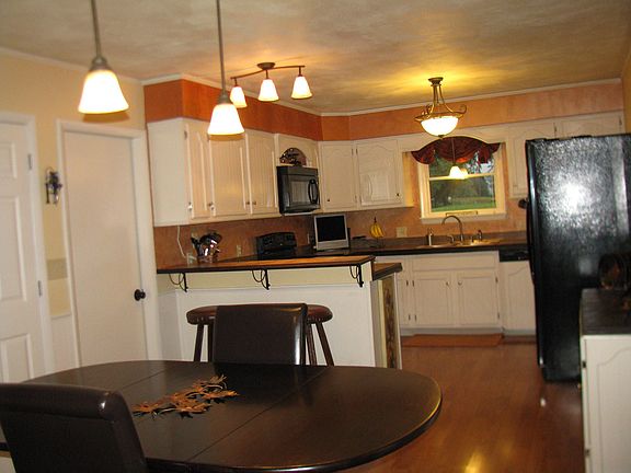 kitchen/dining area