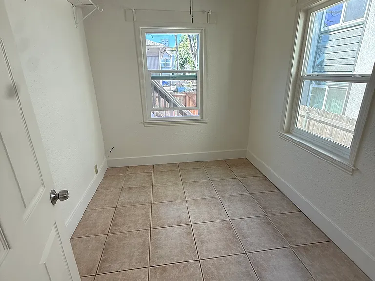 1224 E St #B — Photo 7