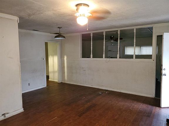 3rd image of 5058 E Berry St