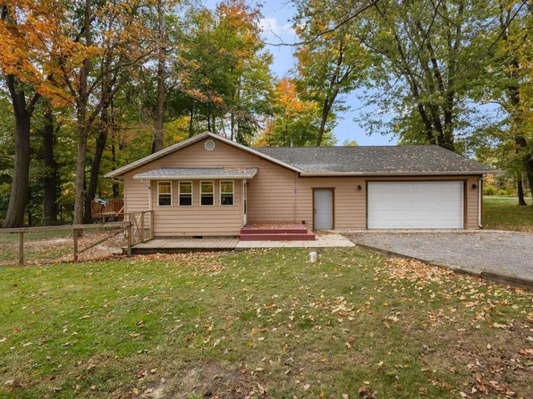 7660 N Grapevine Ln, New Carlisle, IN 46552