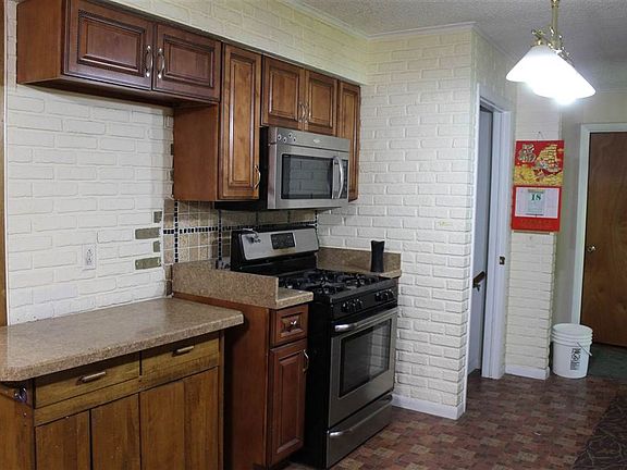 4th image of 6 Chestnut Dr