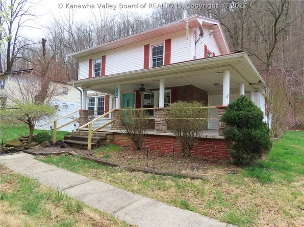 284 Mate Crk, Matewan, WV 25678