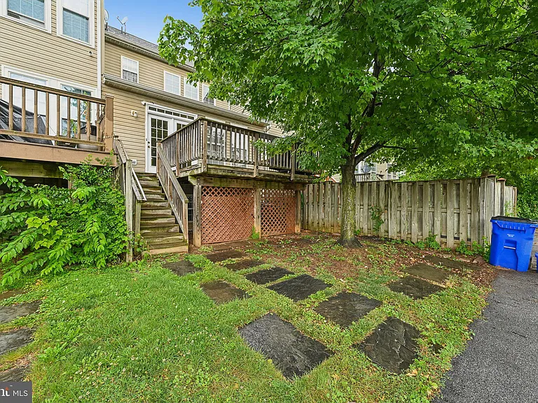 1724 Emory St — Photo 48