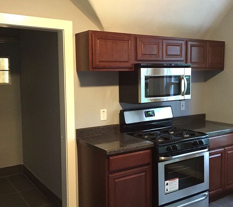 1st image of 76 Warren Pl #3