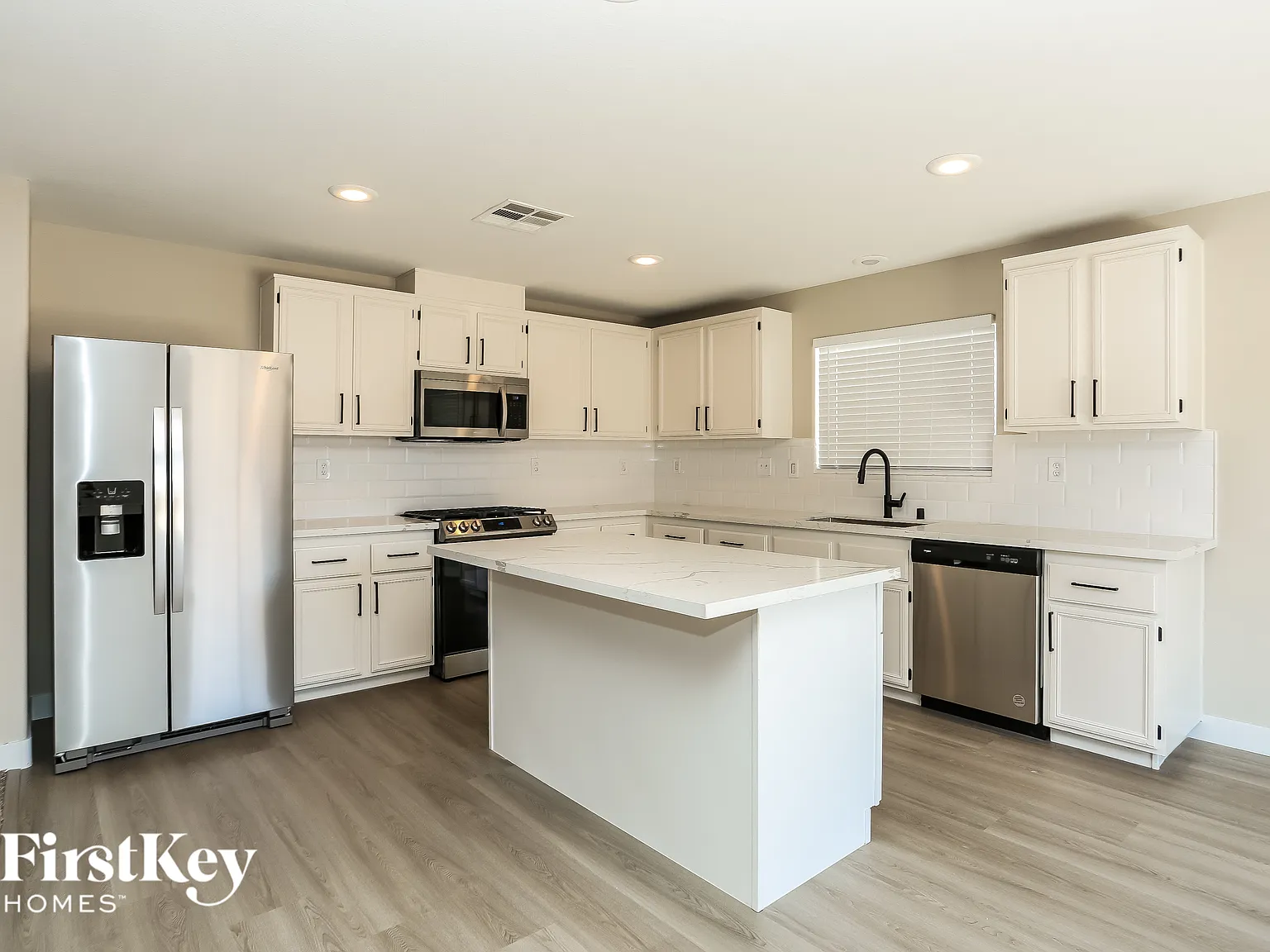 4 bed, 2.0 bath, 1888 sqft, $2,525 — Photo 4