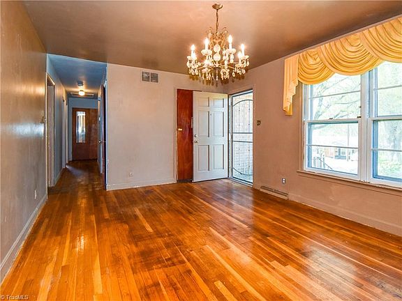 4th image of 3661 Barkwood Dr