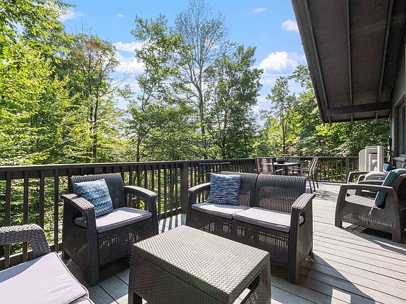 3rd image of 25 Hilltop Drive