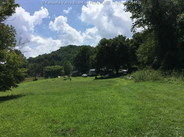 3024 W Mud River Rd, Milton, WV 25541