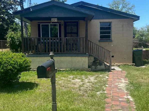 209 Baker St, Savannah, GA 31415