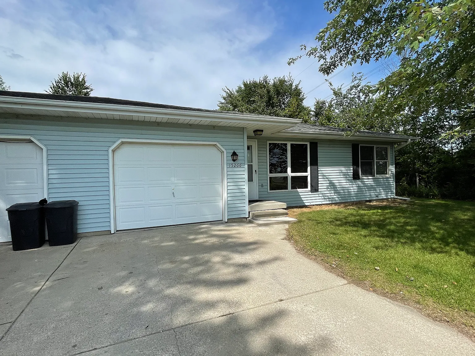 2 bed, 900 sqft, $1,200 — Photo 2