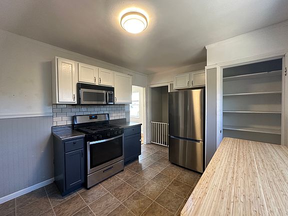 4th image of 1221 Kenyon Ct