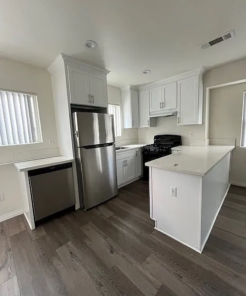 1016-1020 W. 42nd Street — Photo 9