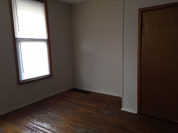 4th image of 918 S Center St #1