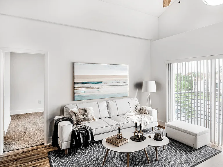 Sheridan Ocean Club Apartments — Photo 42
