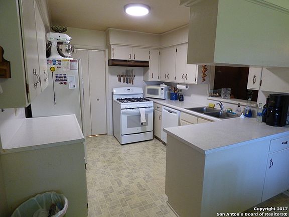 3rd image of 1314 Morey Peak Dr