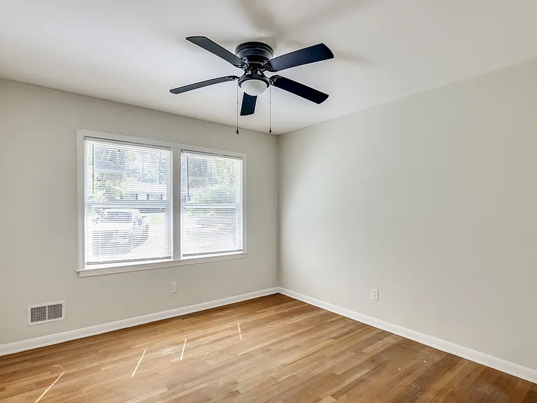 1725 Cheltenham Ln — Photo 2