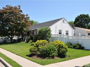 230 N 2nd St, Bethpage, NY 11714