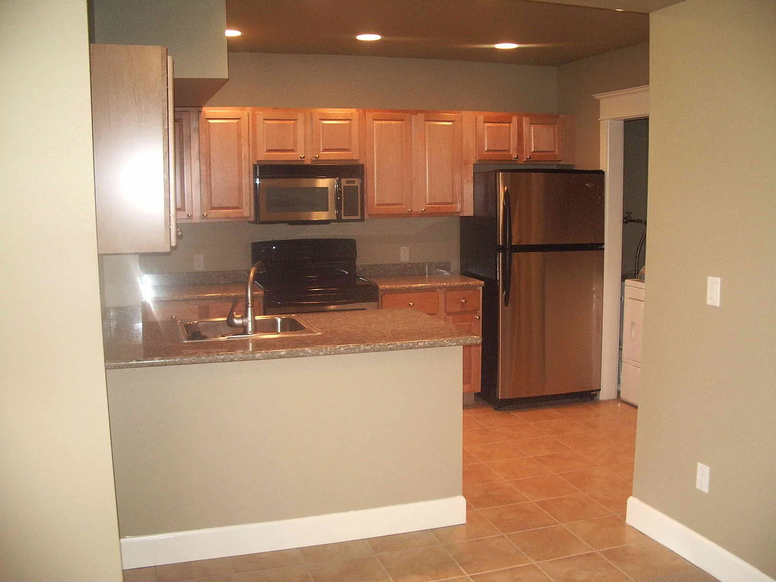 2 bed, 850 sqft, $2,600 — Photo 3