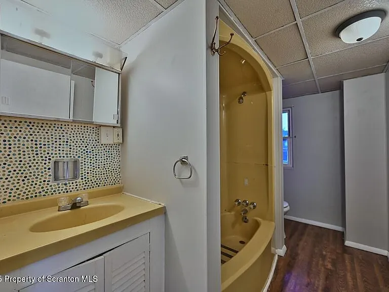 416 E Market St — Photo 30