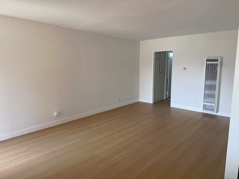 3010 Montrose Ave #29 — Photo 12