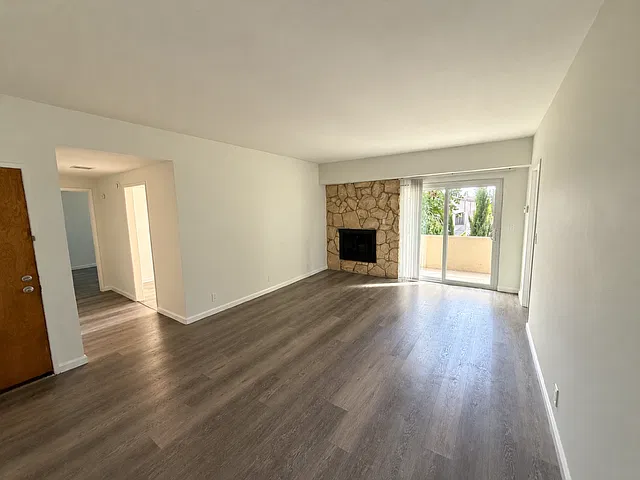 2 bed, 1000 sqft, $2,250 — Photo 4