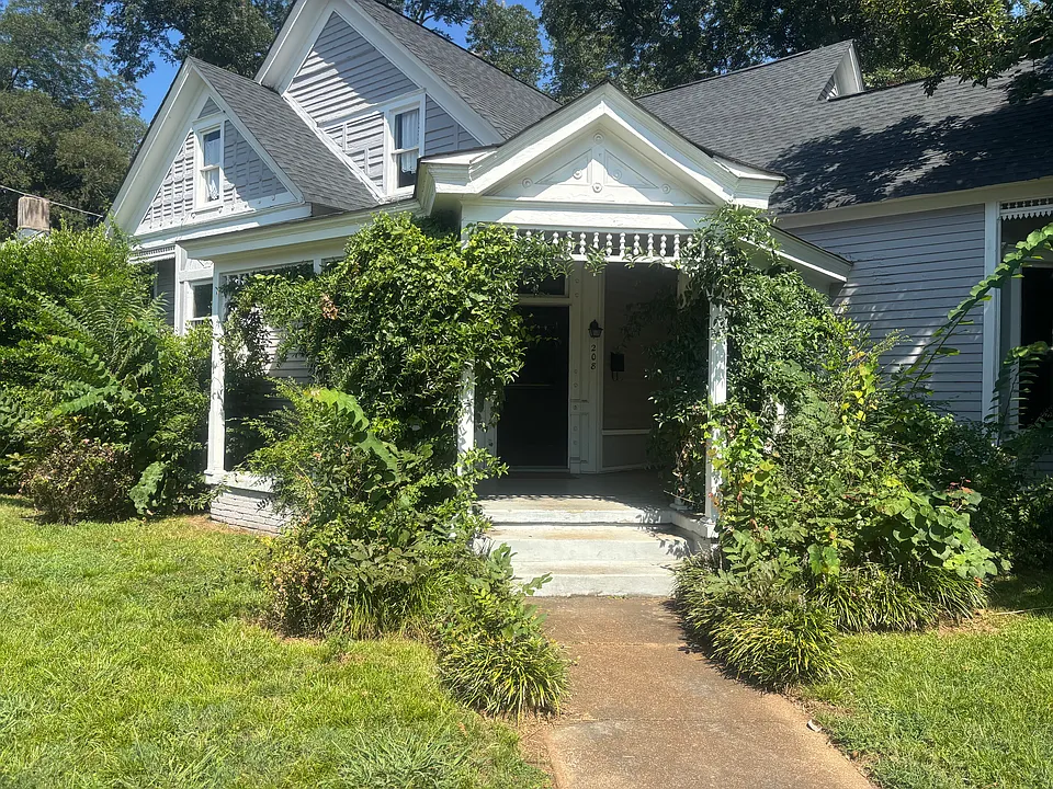 208 Grove Ave NW