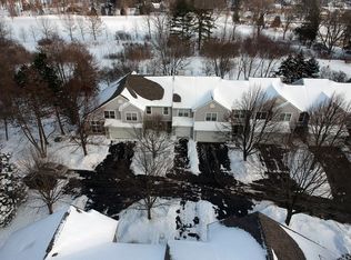 176 Parkview Dr, Wauconda, IL 60084
