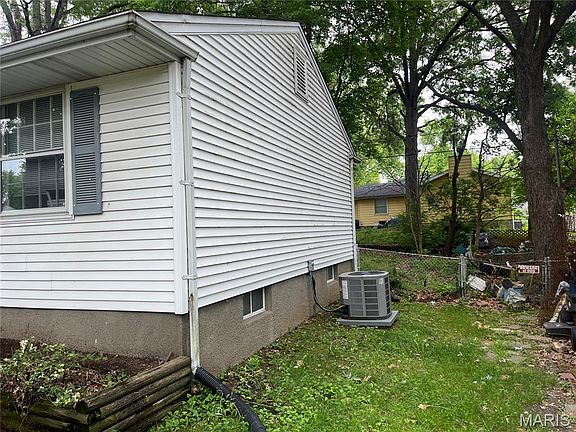 3rd image of 1534 Comet Dr