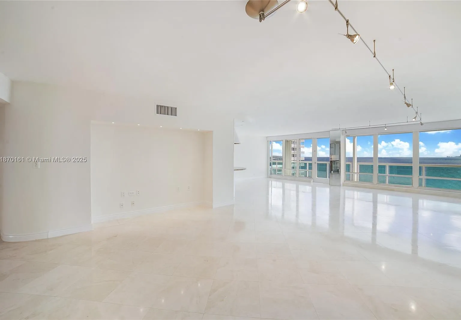 Point Of Americas Condo — Photo 3