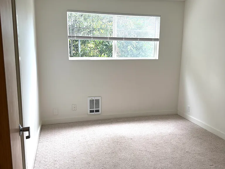 312 28th Ave S #B — Photo 11