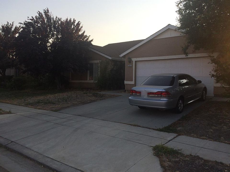 1st image of 3663 N Laverne Ave