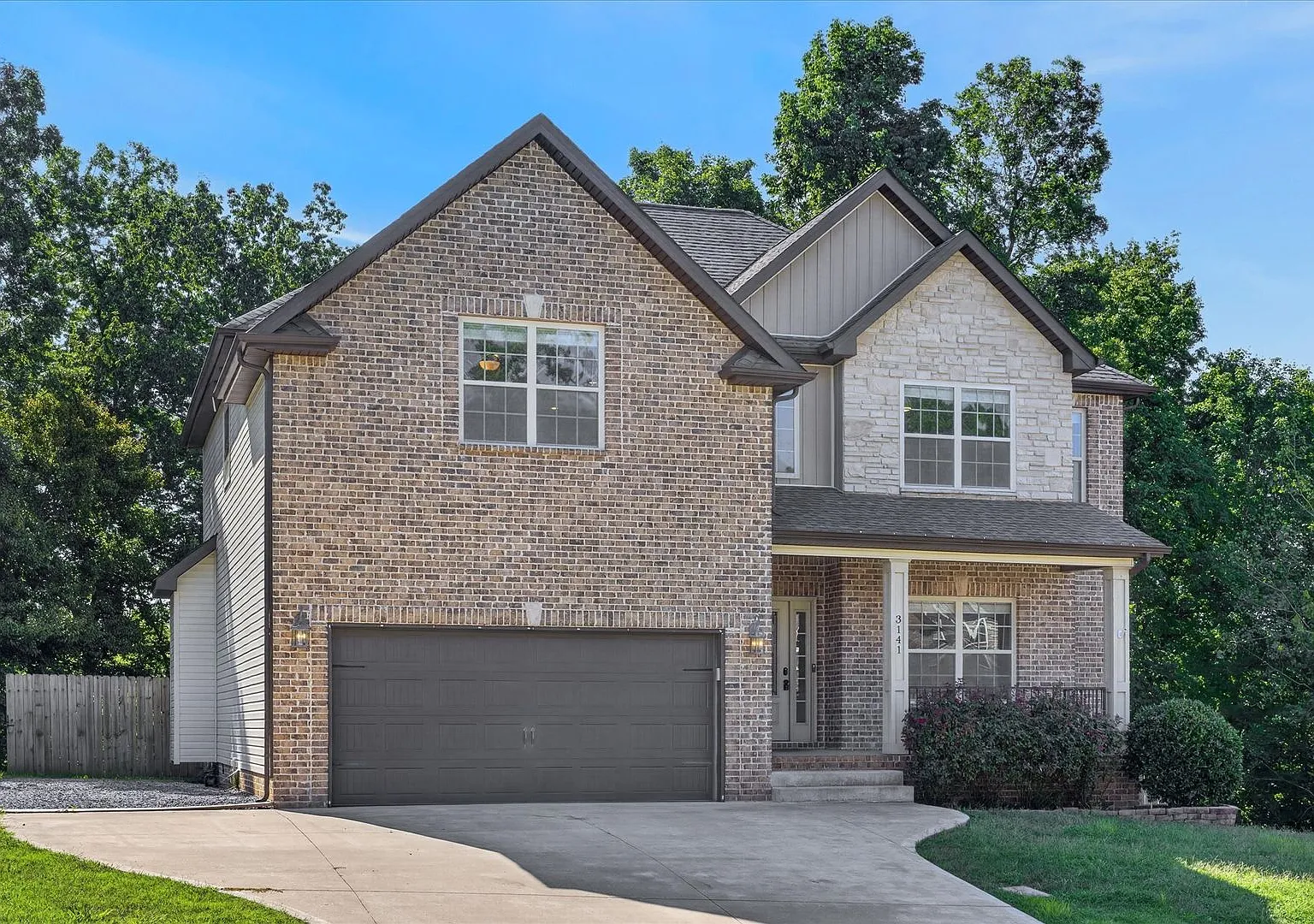 Dog Friendly Four Bedroom with Bonus! — Photo 3