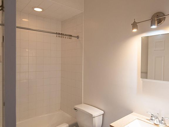 3rd image of 254 Bloomfield Ave #8