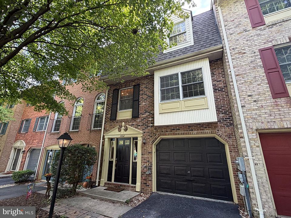 1st image of 1002 Lindsay Ln