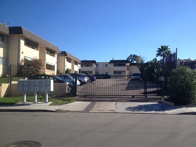 Mesa Manor Apartments — Photo 1