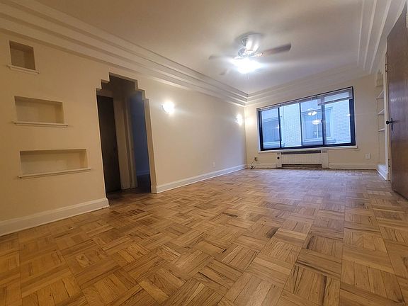 4th image of 2121 E Capitol Dr APT 405