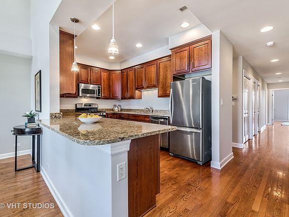 5th image of 3722 N Lincoln Ave APT 4