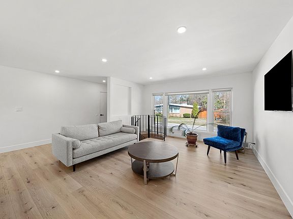 2nd image of 6344 N Ionia Ave