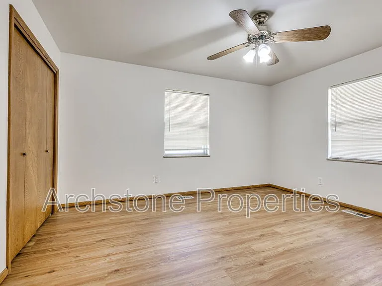 3121 Lakeside Dr — Photo 20