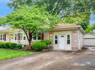 10409 Casa Landa Dr, Louisville, KY 40272