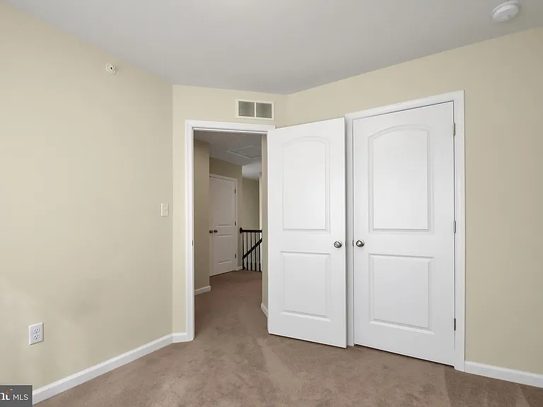 121 High Pointe Dr #38 — Photo 16