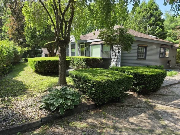 31-33 Mathews Dr, Wayland, MA 01778