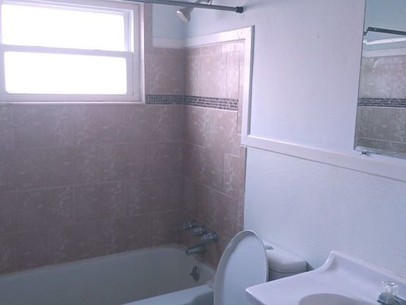 5th image of 425 30th Ave N