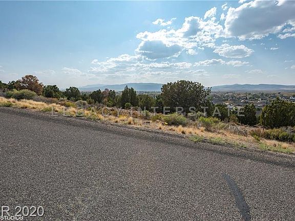 5th image of 922 S Panorama Dr