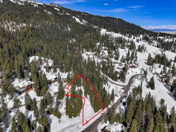100 Canoe Ct, Cascade, ID 83611