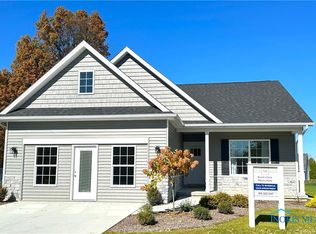 2202 Falling Waters Ln, Perrysburg, OH 43551