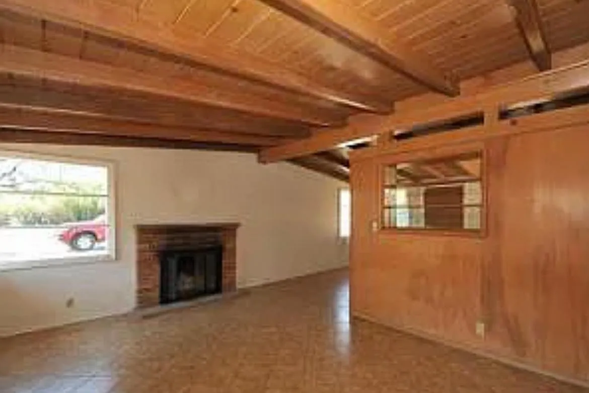 3 bed, 880 sqft, $1,750 — Photo 1