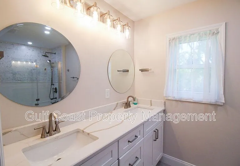 691 Russell St — Photo 21